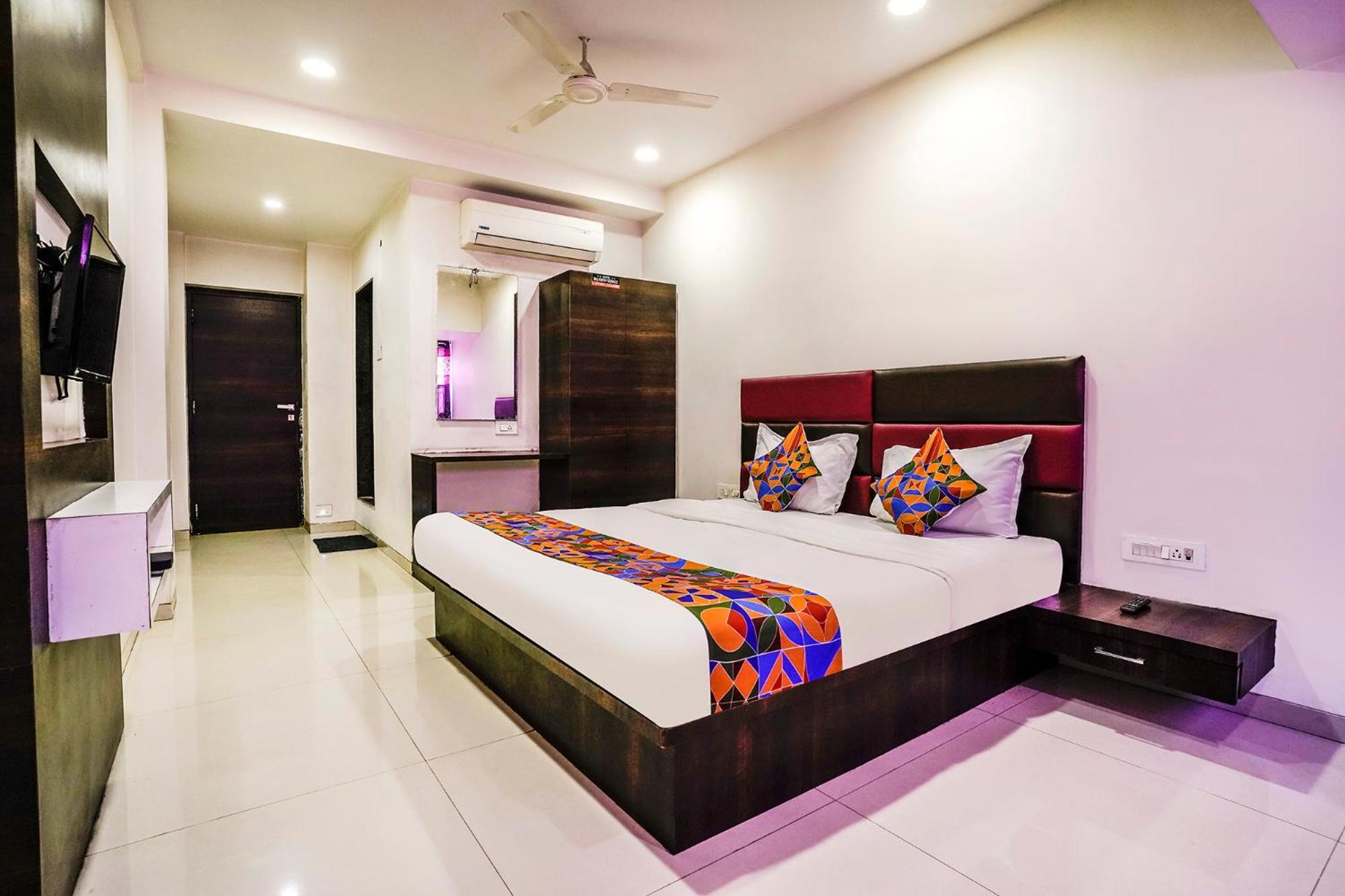 Hotel Fabexpress Raj Tourist Nashik Exterior foto