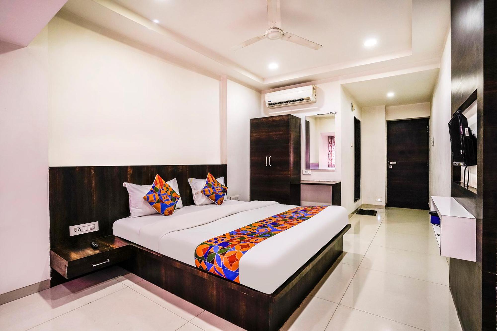 Hotel Fabexpress Raj Tourist Nashik Exterior foto